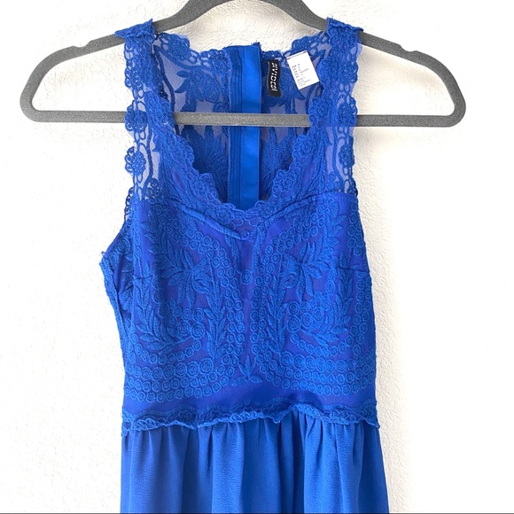 Blue Lace Divided Dress - Picture 2 of 8